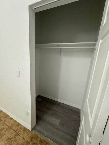 Closet Private Master Room - 536 Cheshire Way