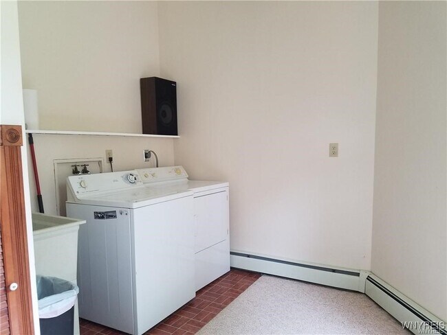 Building Photo - 2885 Hess Rd