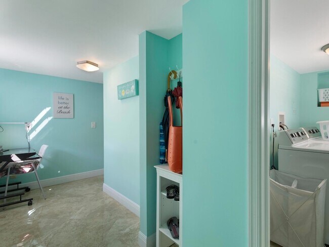 Building Photo - 832 Green St