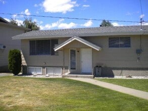 Building Photo - 1322 N Baker Ave