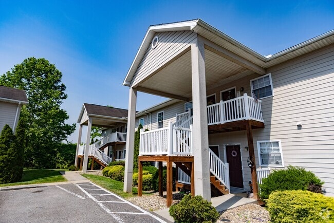 Crosswind Exterior - Crosswinds Apartments