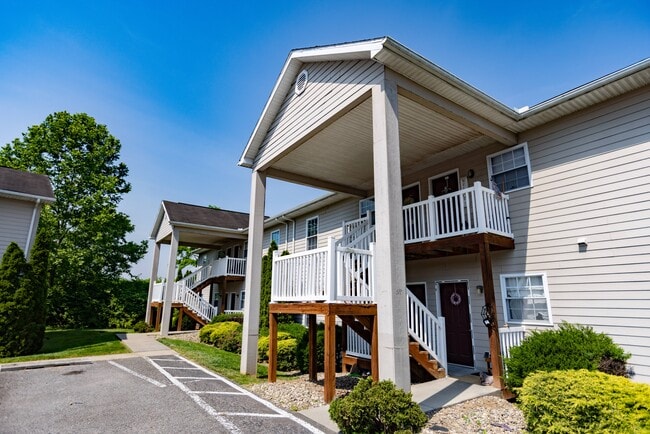 Crosswind Exterior - Crosswinds Apartments