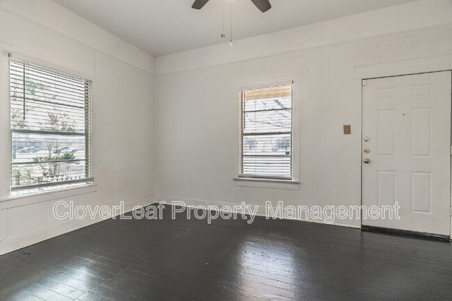Building Photo - 323 Barrera St