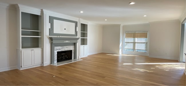 Building Photo - Stately Brick Home in Prime City Location