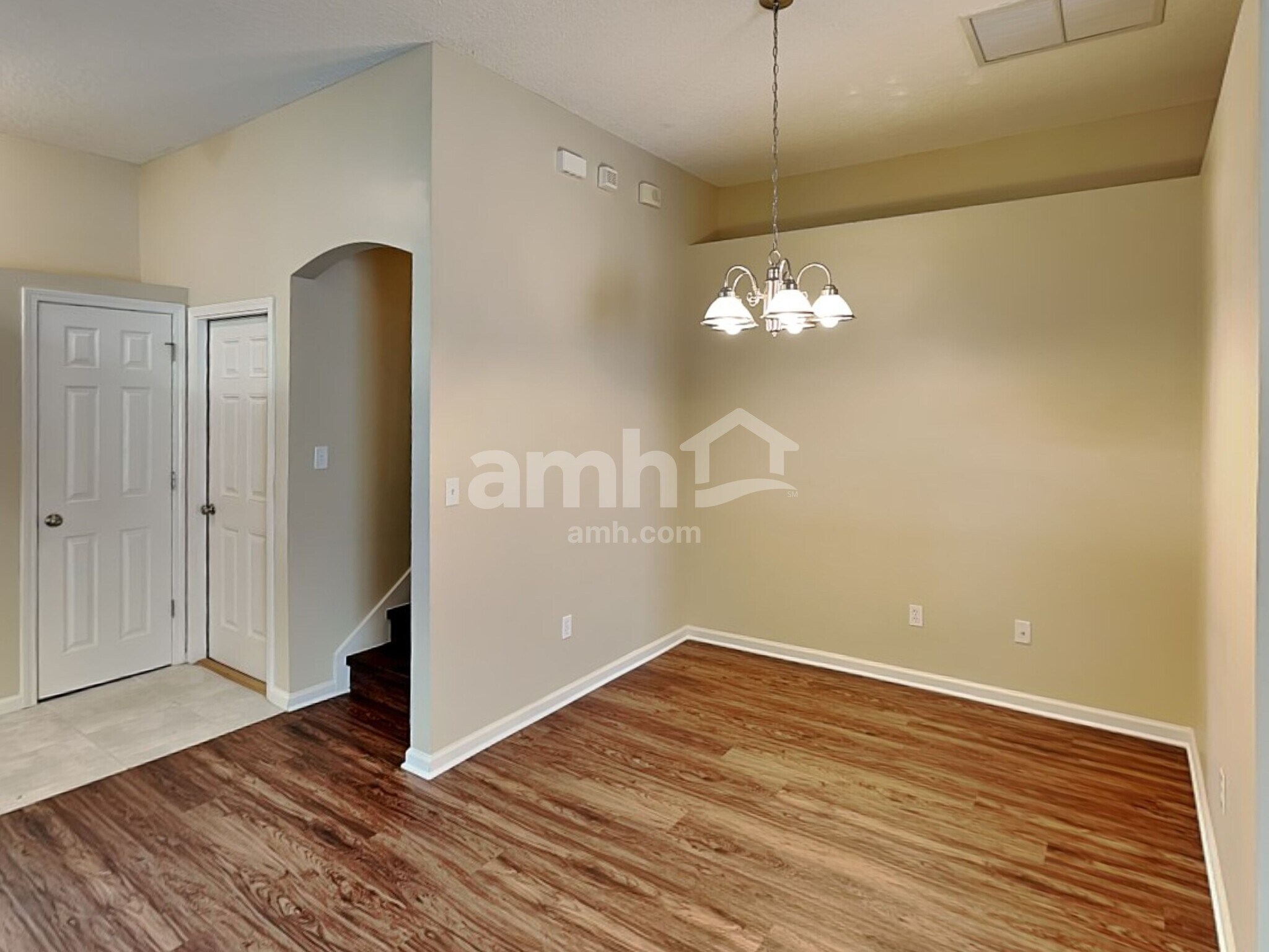 Building Photo - 2533 Royal Pointe Dr