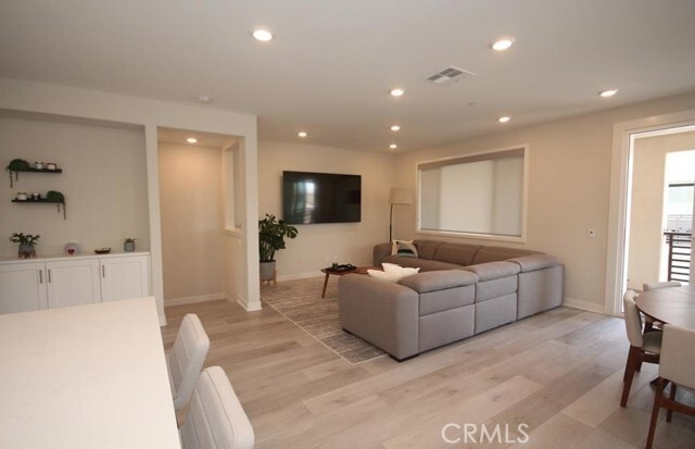 Building Photo - 414 Chorus