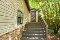 Building Photo - 625 Mercer Dr