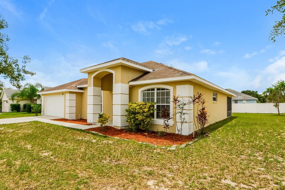 Building Photo - 2701 Athens Dr