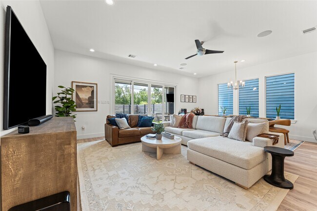 Building Photo - 1228 Wycliffe Dr