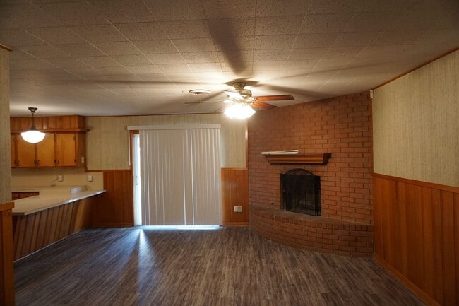 Building Photo - House Located Near Various Take Out & Clos...