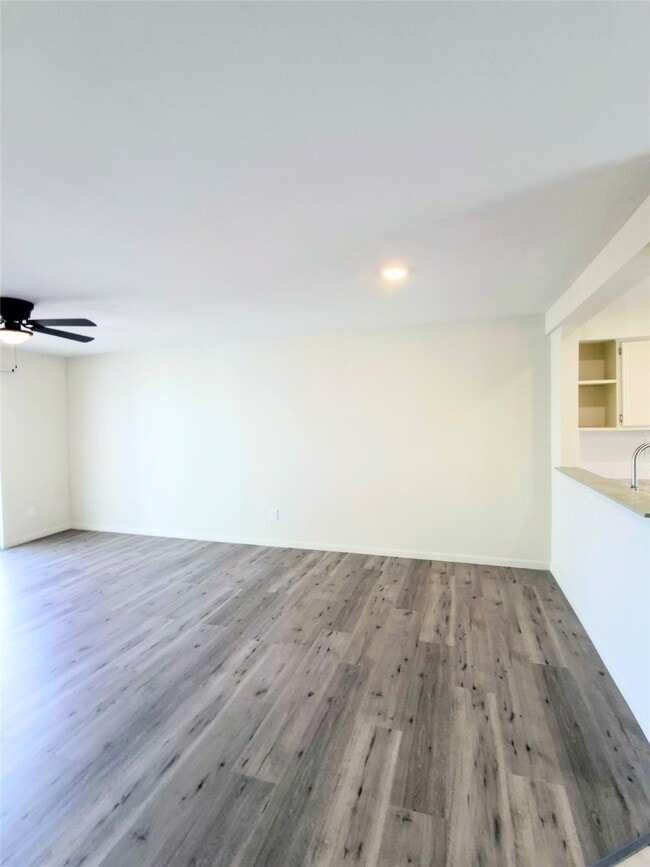 Building Photo - 500 Tiki Dr