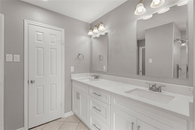 Building Photo - 8402 Pine Shores Dr