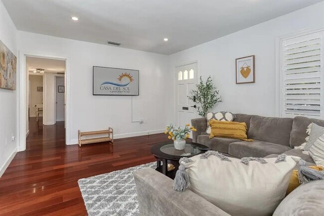 Building Photo - 4014 W Palmira Ave