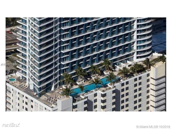 Building Photo - 2 br, 2.5 bath Condo - 60 SW 13th St Spect...