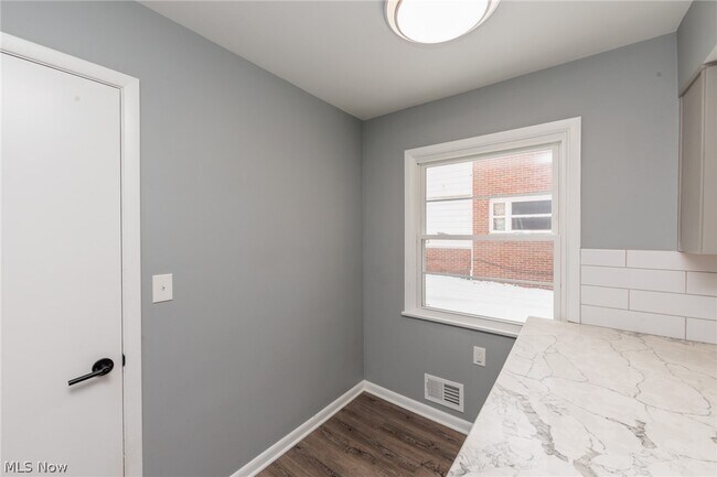 Building Photo - 2539 Warrensville Center Rd