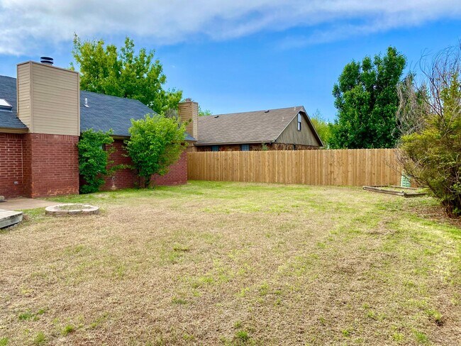 Building Photo - Great 3 bed 2 bath home in Edmond!