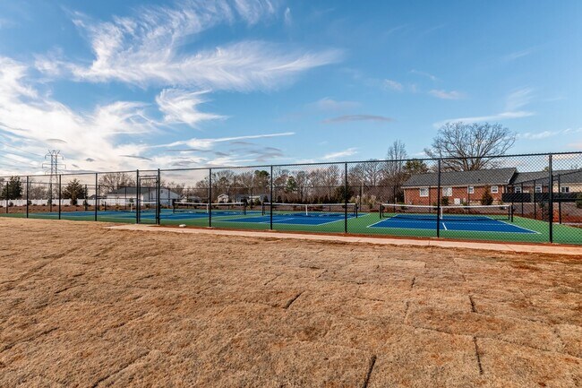 Building Photo - 437 Yellow Fox Rd