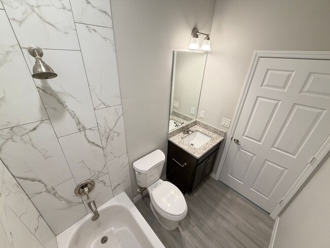 Building Photo - Beautiful 3 Bedroom, 2 Bathroom Home in Palm Bay!!