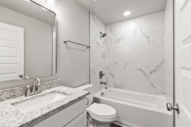 Building Photo - 232 Franklin St