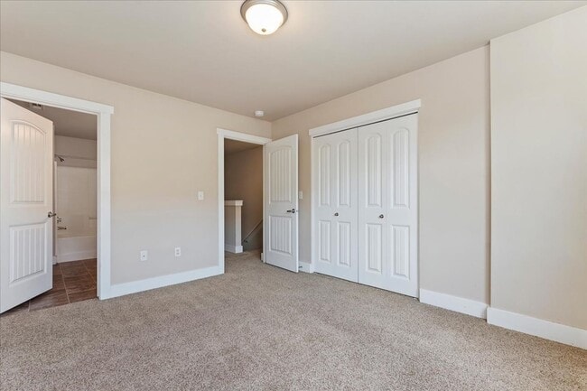 Building Photo - 9824 W Rosecroft Ct