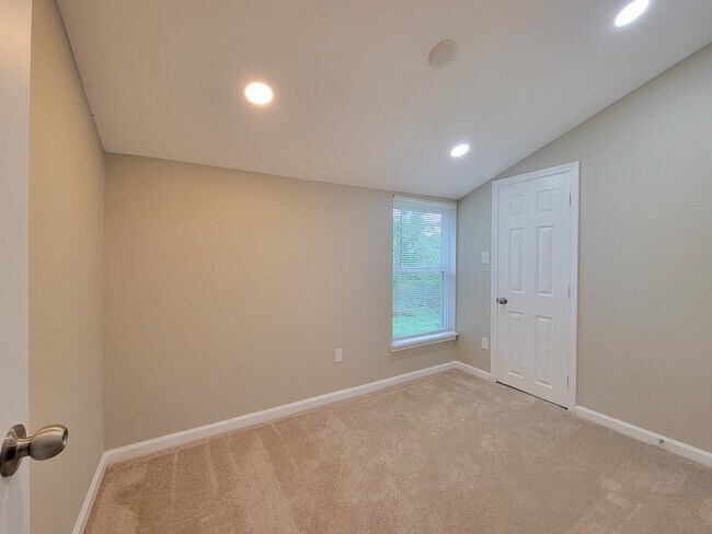 Building Photo - 1107 Roosevelt