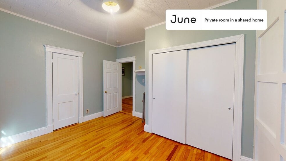 Building Photo - Room in Shared 4 bed/1 bath home in Dorchester Center