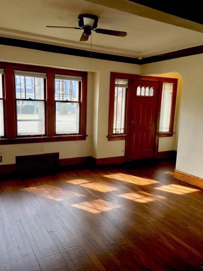 Building Photo - 5120 N Elkhart Ave