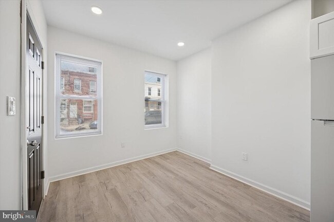 Building Photo - 4926 W Thompson St