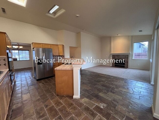 Building Photo - 1054 Camellia Ct