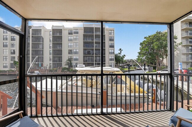 Building Photo - 8 Royal Palm Way