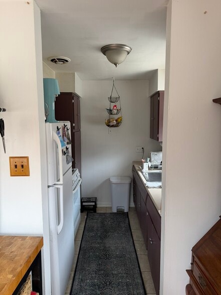 Building Photo - 620 Green Ln