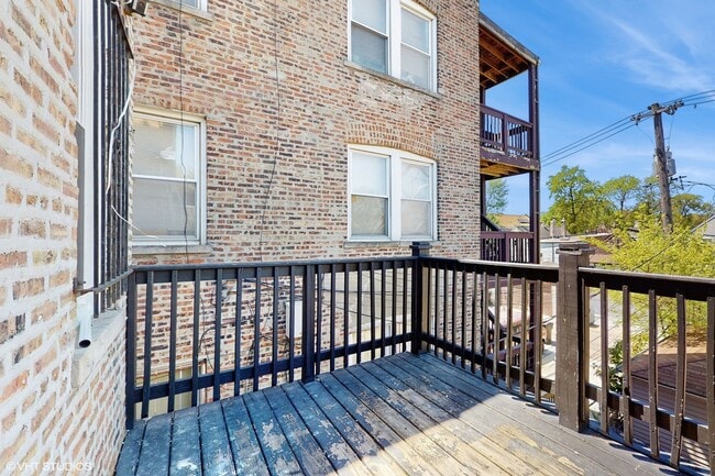Building Photo - 1422 S Avers Ave