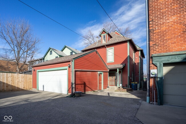 Building Photo - 239 E 11th St