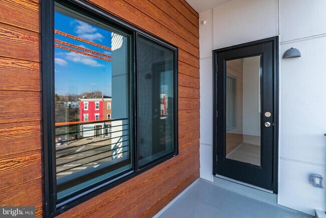 Building Photo - 4200 Lancaster Ave