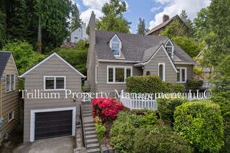 Building Photo - 2665 SW Brae Mar Ct