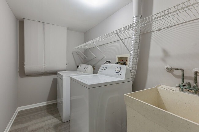 Building Photo - 135 Encina Dr