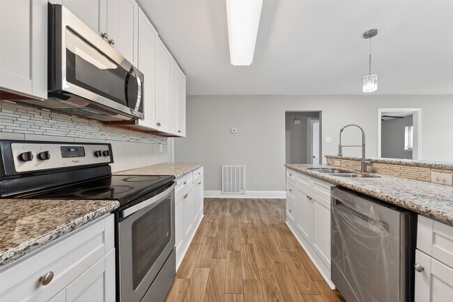 Building Photo - 11107 Cedarview Ln