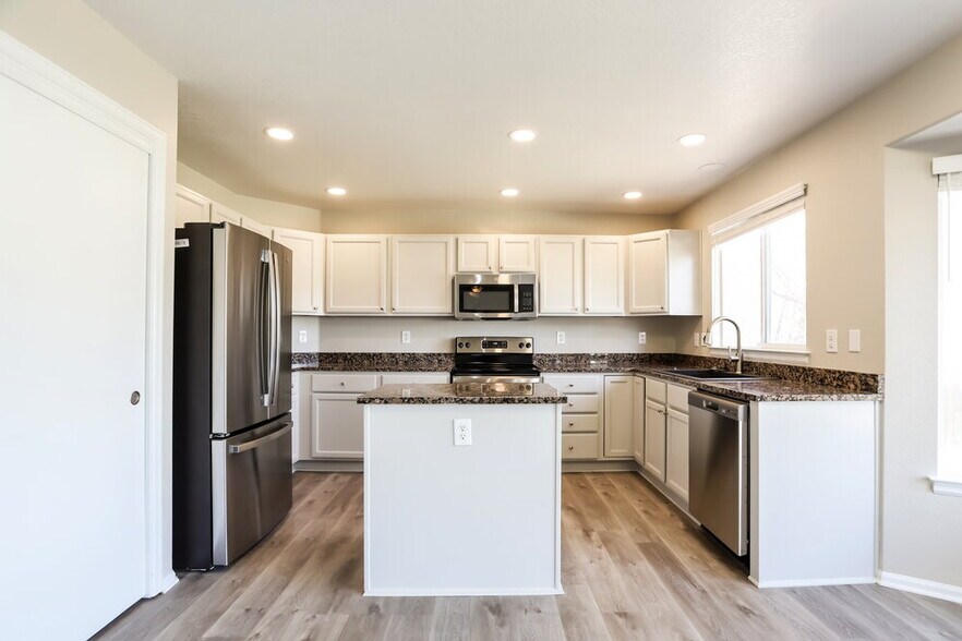 Building Photo - 13103 Clayton Ct