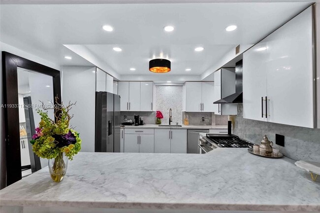 Building Photo - 800 NE 97th St