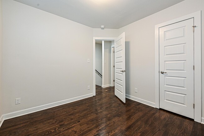 Building Photo - 215 S Gardner Ave