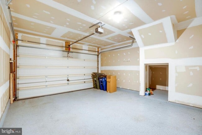 Building Photo - 4527 English Holly Dr