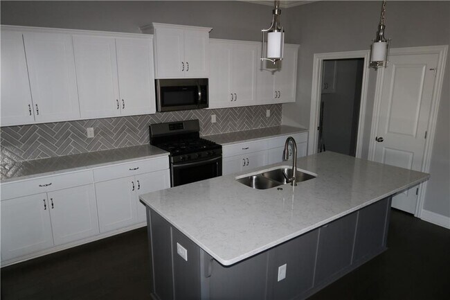 Building Photo - 4601 SW Lilly St