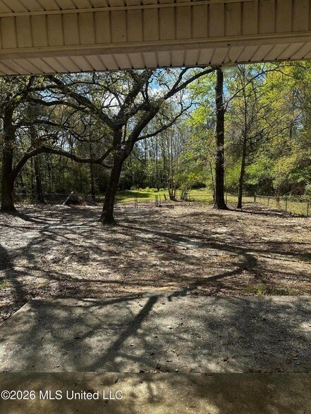 Building Photo - 22226 Red Bluff Rd