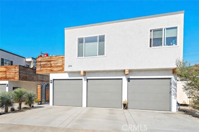 Building Photo - 206 Avenida Victoria
