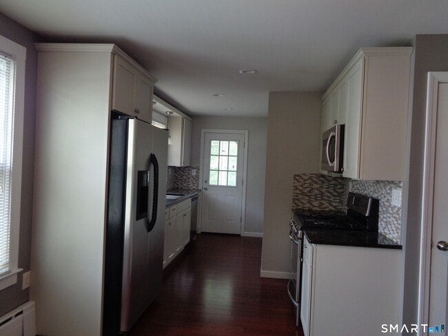 Building Photo - 15 Bradley Ave