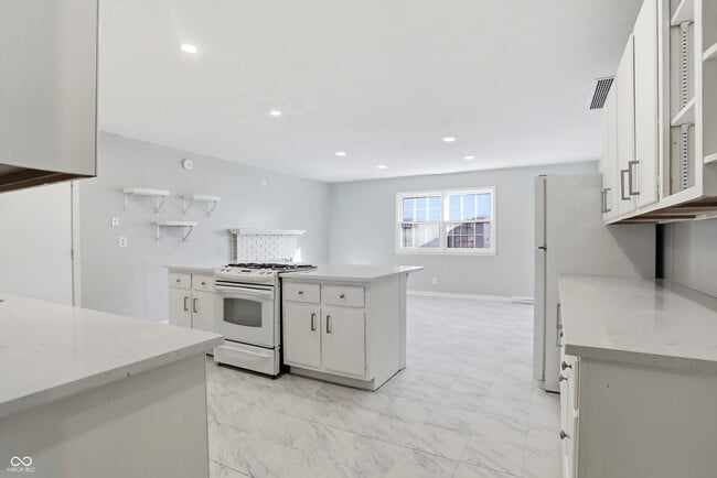 Building Photo - 3329 Melbourne Cir