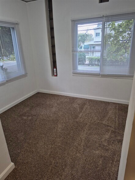 Den/office space - 501 Beatty Rd