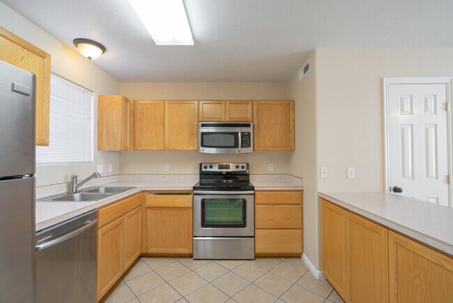 Building Photo - Utilities Included! Beautiful 2 Bedroom Townhome in Ivins