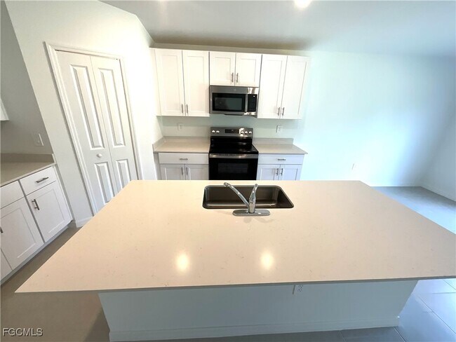 Building Photo - 11961 Savanna Lks Blvd