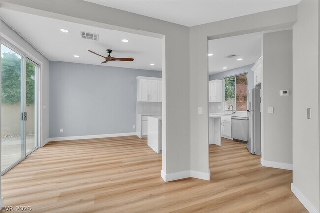 Building Photo - 1712 Estrella St